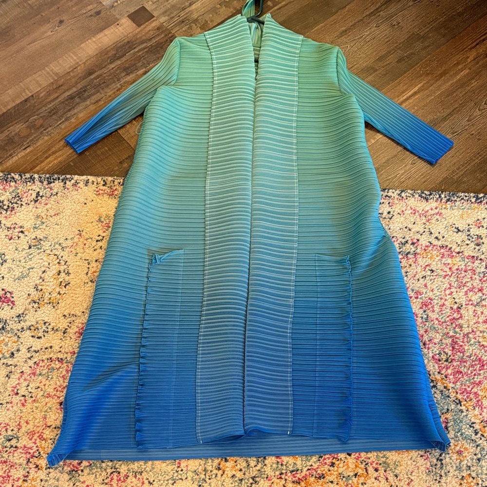 Elegant Blue-Green Pleated Dress
